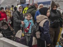 Refugiados ucranianos que huyen de la guerra superan ya los 4 millones