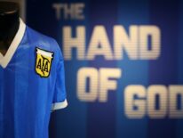 Mítica camiseta mundialista de Maradona, vendida por cifra récord