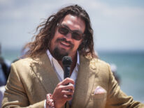 El superhéroe Aquaman pide acción para preservar los océanos