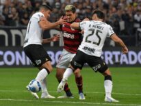 Flamengo recibe a Corinthians con un pie en las semifinales