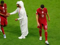 Catar, primer anfitrión de un Mundial que pierde en su debut