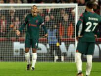 Van Dijk, baja por “más de un mes” en el Liverpool