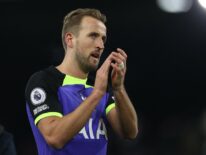 Un Kane de récord sostiene al Tottenham en la Premier