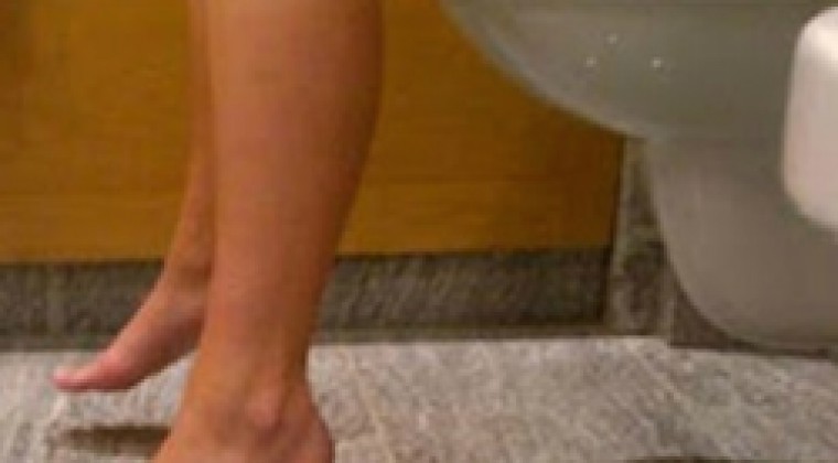 Piden sobreseer a suboficial que habría grabado a mujeres en el baño de la Policía