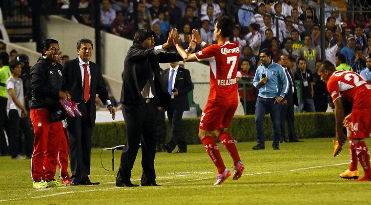 Ronaldinho no puede con el Toluca de Pepe