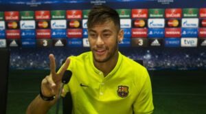 Neymar inaugura clínica