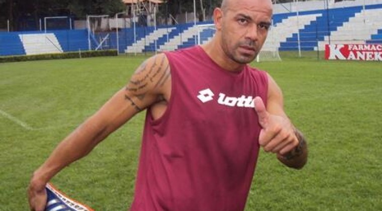 Centu refuerza al The Strongest boliviano