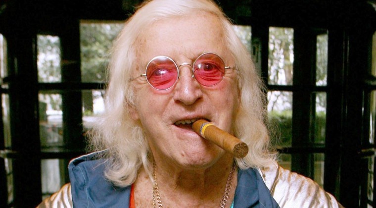 Revelan que estrella de BBC nombrada Sir por la reina era “depravado sexual”
