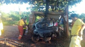 Pareja de recién casados muere calcinada en accidente