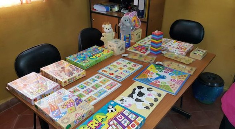Donan materiales inclusivos a escuela lambareña
