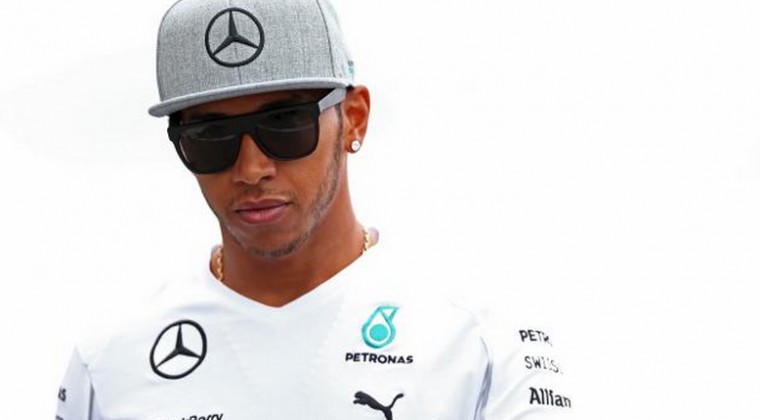 Lewis y la tarea de sacarse la presión de sí