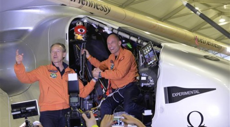 Avión solar, a punto de cruzar el Pacífico 5 días, 5 noches