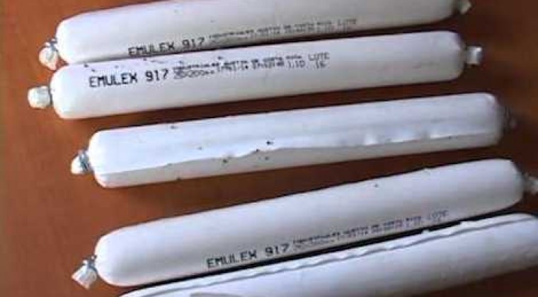 Hallan caja con 140 unidades de dinamita en gel