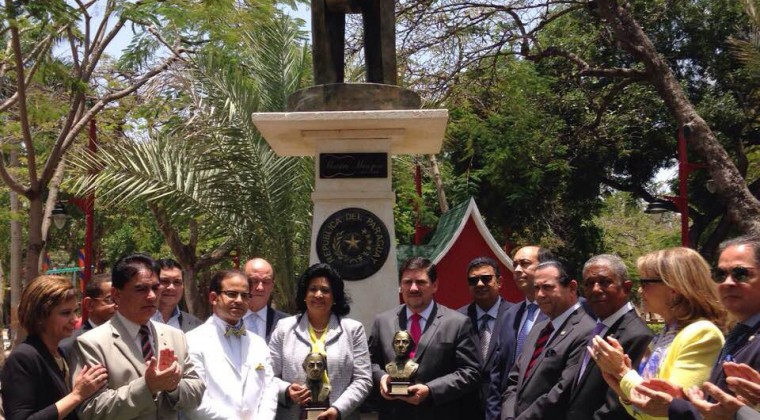 Erigen estatua de tres metros en homenaje a Mangoré