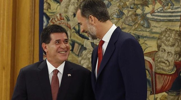Rey español alabó idioma guaraní y expresó a Cartes unas palabras