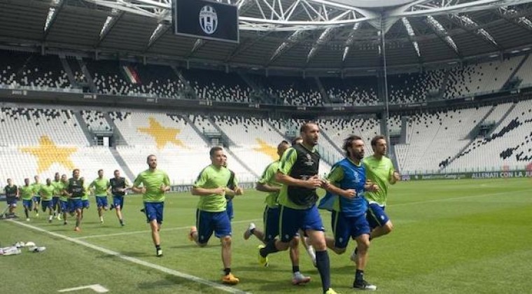 La Juve se moviliza, sin equipo completo