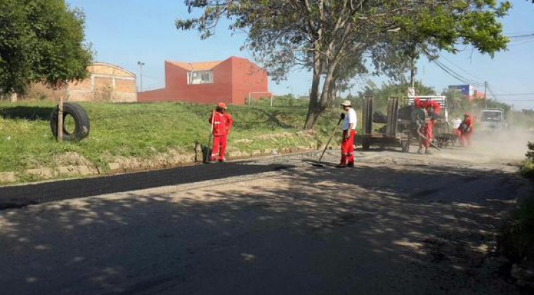 Cuadrillas cierran baches en Asunción