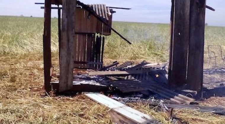 Brasiguayos y labriegos se enfrentaron: quemaron casas y hubo disparos