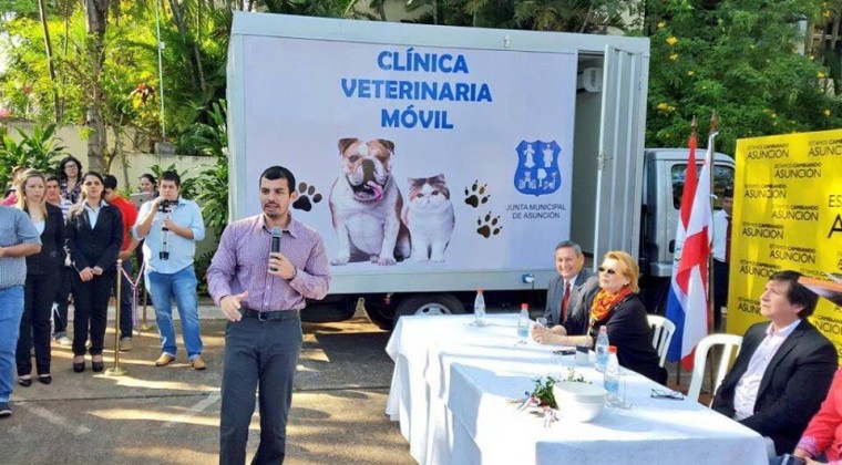 Inauguran la primera clínica veterinaria móvil gratuita