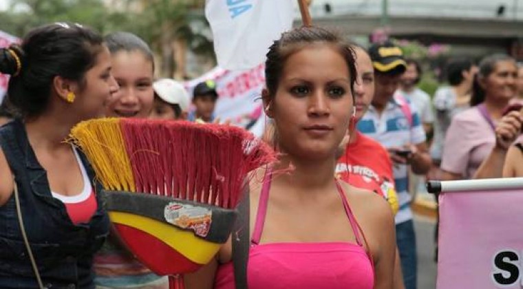 Empleadas domésticas reivindican igualdad salarial con una marcha