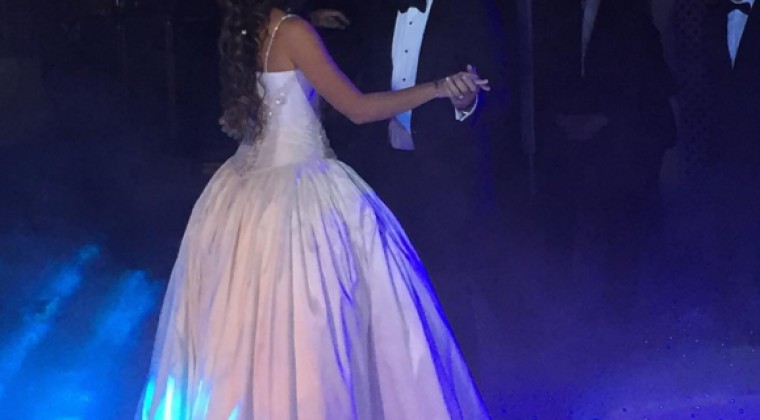 Esta vez le tocó a Chayanne bailar el Tiempo de Vals con su hija quinceañera