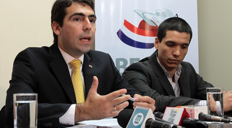 Más de 2 mil becas para jóvenes de escasos recursos