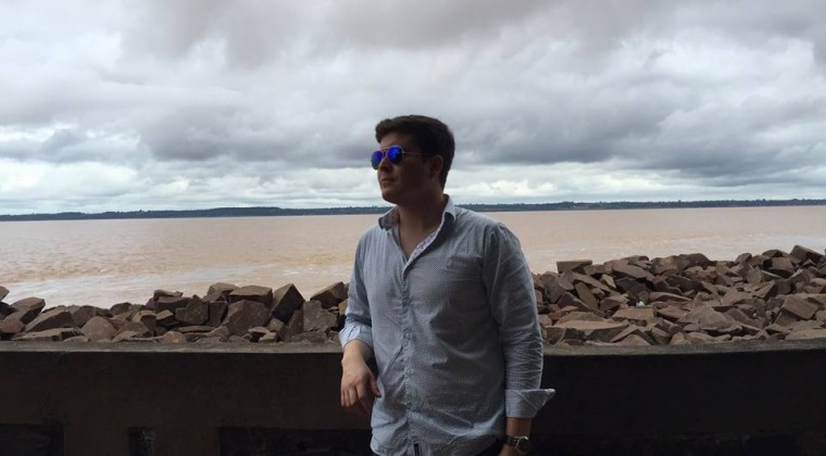 César Villalba quiere enamorar a Encarnación con su canción