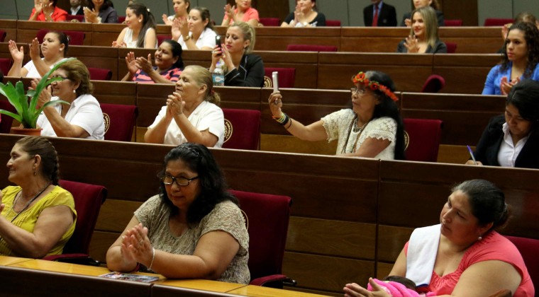 Mujeres trabajadoras piden participación en la política