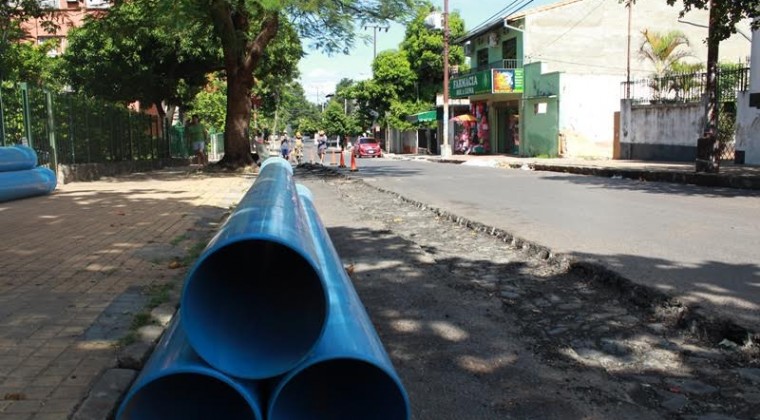 Colocan cañerías para solucionar falta de agua