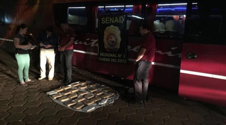 Hallan droga en bus que iba a Camboriú