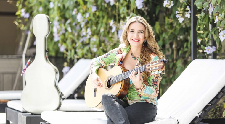 Talento de exportación: guitarrista paraguaya actuará en escenarios de Portugal