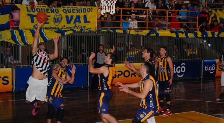 Libertad se adjudica el primer asalto