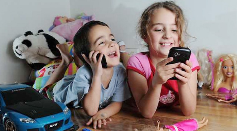 Alertan: el 77 % de los niños tiene celular propio y rondan 750 mil pedófilos en internet