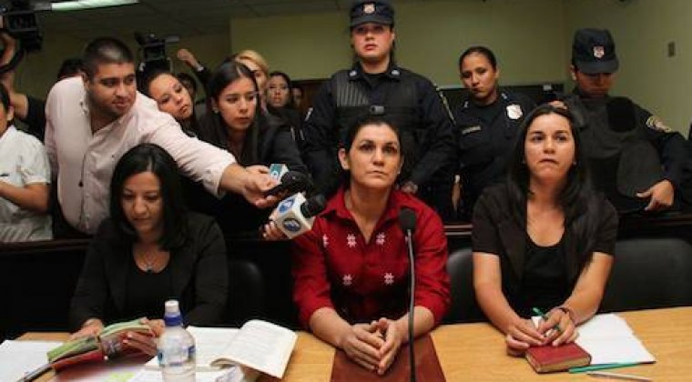 ¿Sabían del atentado que mató a militares?: Carmen y Oviedo evitaron “la privada”