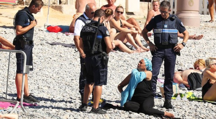 Policías franceses obligan a musulmanas a desnudarse en una playa