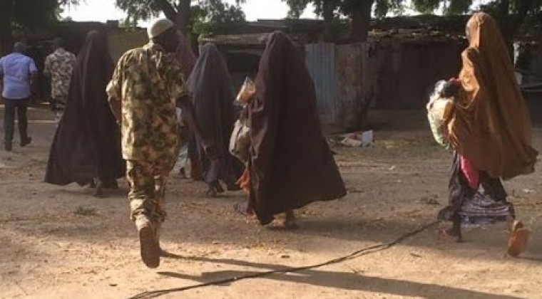 Militares nigerianos abusan de desplazadas, denuncian