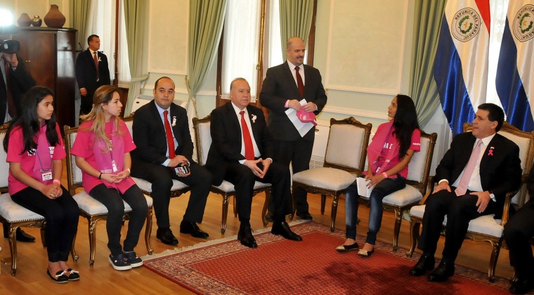 Niñas asumen liderazgo de instituciones públicas en reclamo de paridad