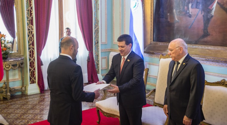 Cartes recibe credenciales de Italia y Alemania