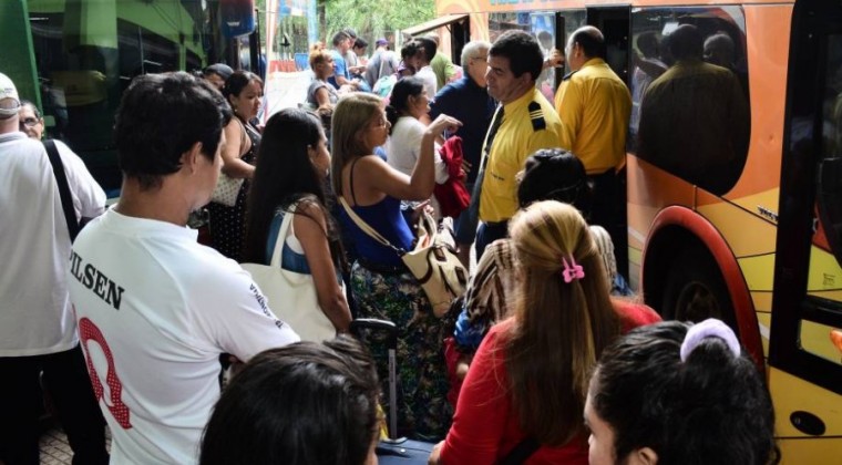 Día clave en la terminal: más de 100.000 personas