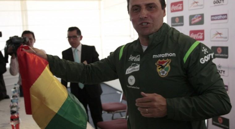 Finalmente Angel Hoyos se va de Bolivia