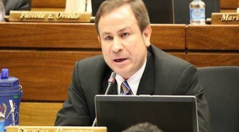 Abogados de diputado proponen “acuerdo secreto”, según denunciante