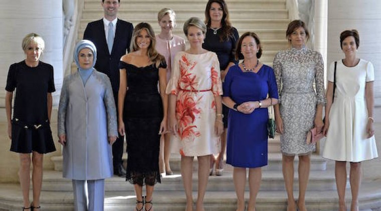 Esposo de primer Ministro posó en foto de primeras damas y ‘sacudió’ al mundo