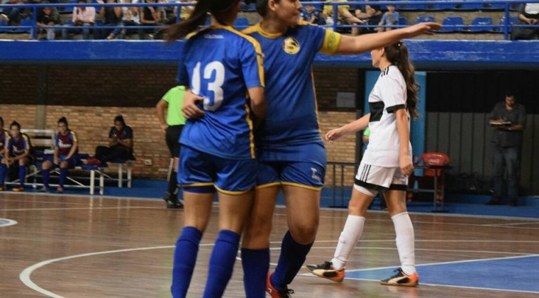 Plantan bandera de líderes en la cúspide