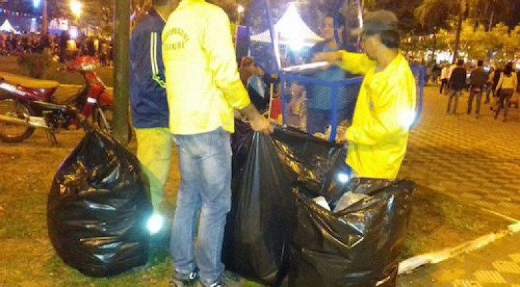 Festejos en el centro dejaron a su paso más de 30.000 kilos de basura
