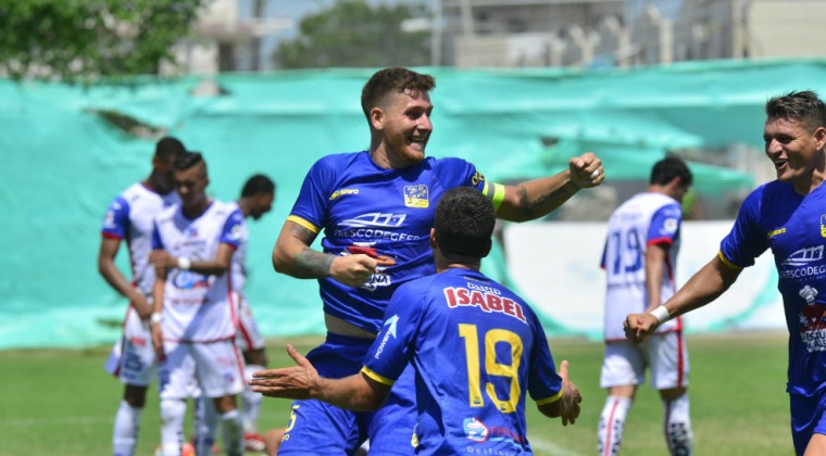 Ondea alta la bandera paraguaya en Ecuador