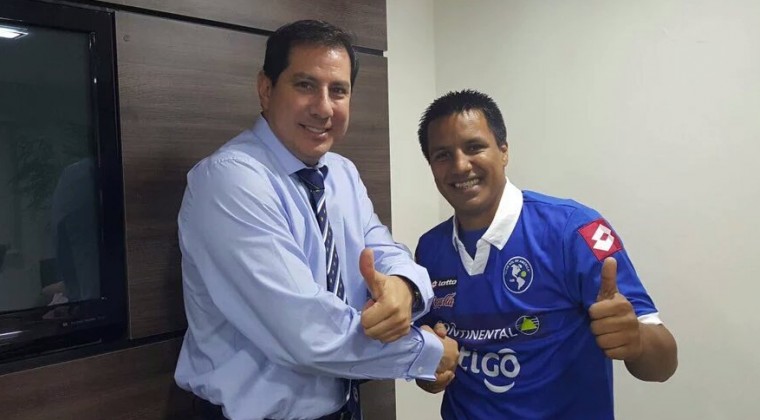 Cristian Sosa debe buscar para su trabajo