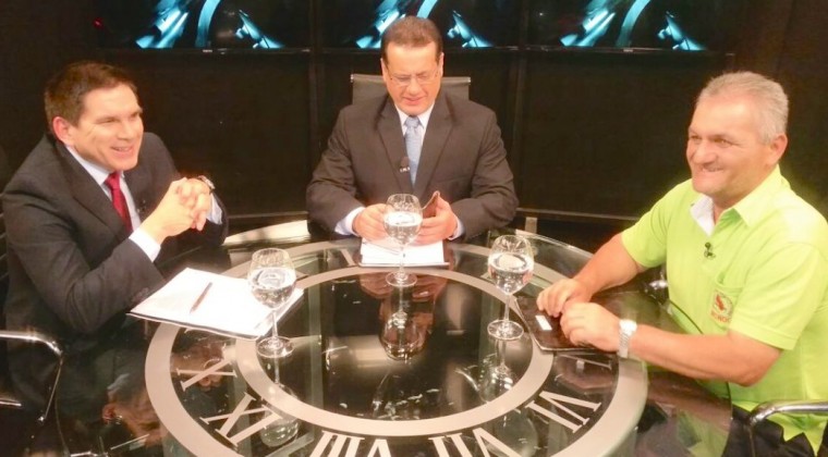 Mano a mano de Baruja con Aguayo en programa de TV emitido por Unicanal