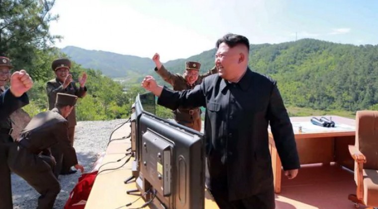 Responden a Pyongyang con otro ensayo de misiles