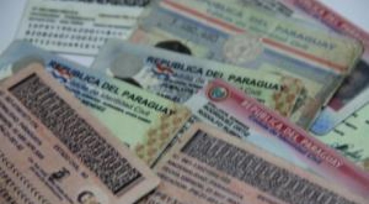 Pretenden permitir eliminar apellido del padre o madre