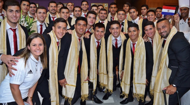 Llegan a la India y los reciben con honores